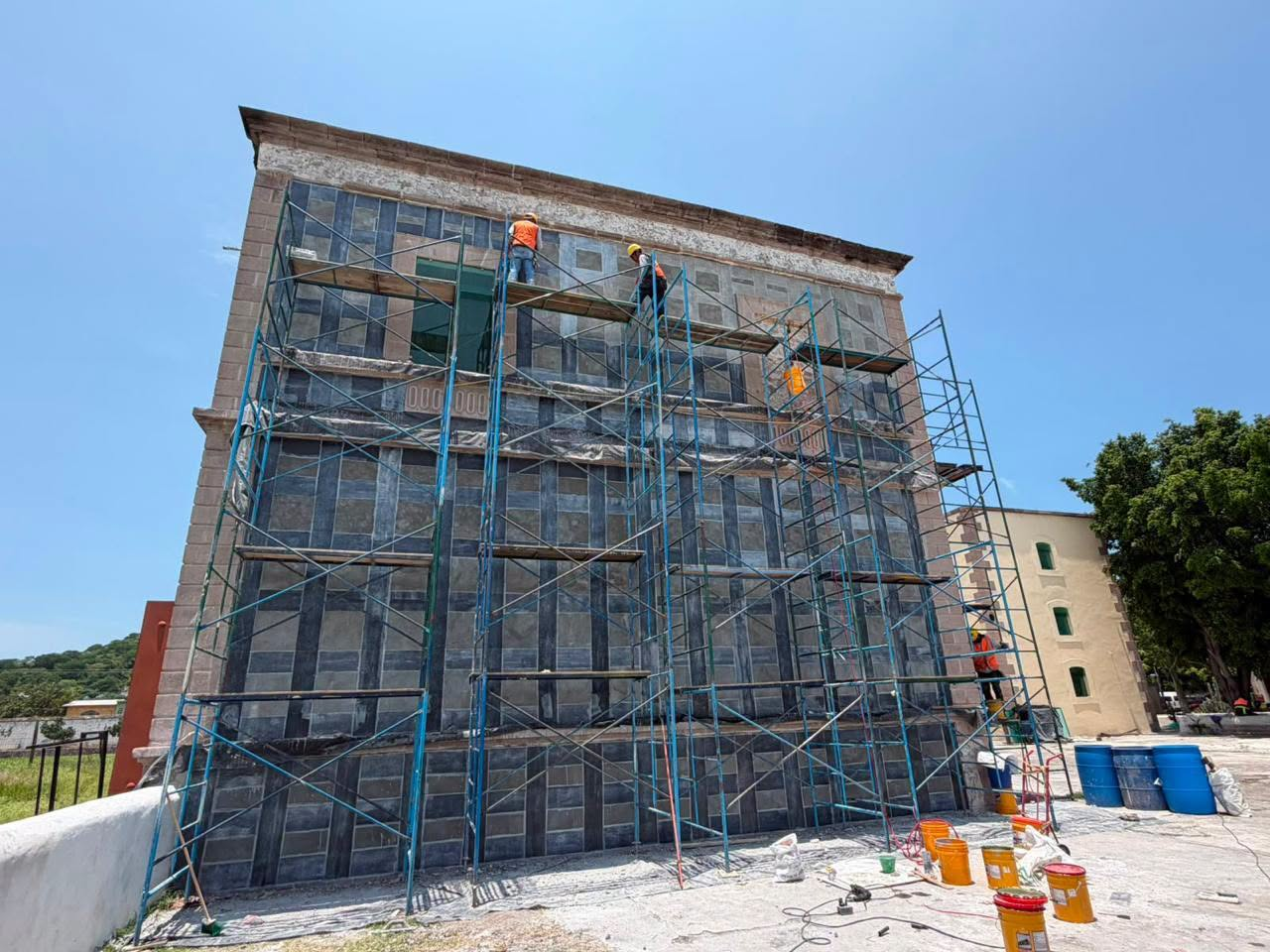 UNRC en Ayala supera 20% de avance en su rehabilitación 19 Trabajos de rehabilitación y reforzamiento estructural en la futura sede de la Universidad Nacional Rosario Castellanos, ubicada en la antigua Hacienda de Chinameca, Ayala, Morelos.